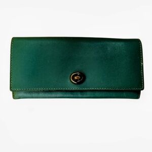 Coach Vintage Glovetanned Leather Turnlock Wallet Green Mustard Interior
